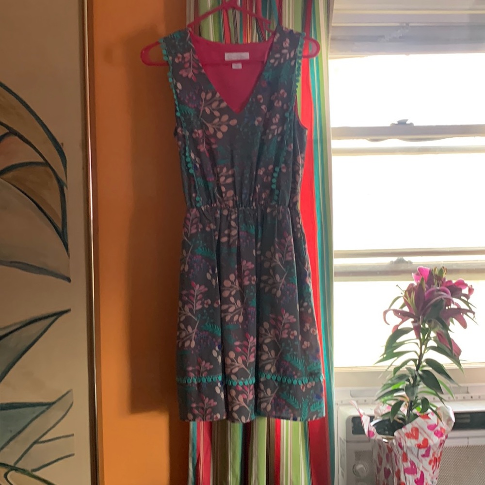 Pretty knee length Easter or spring dress.